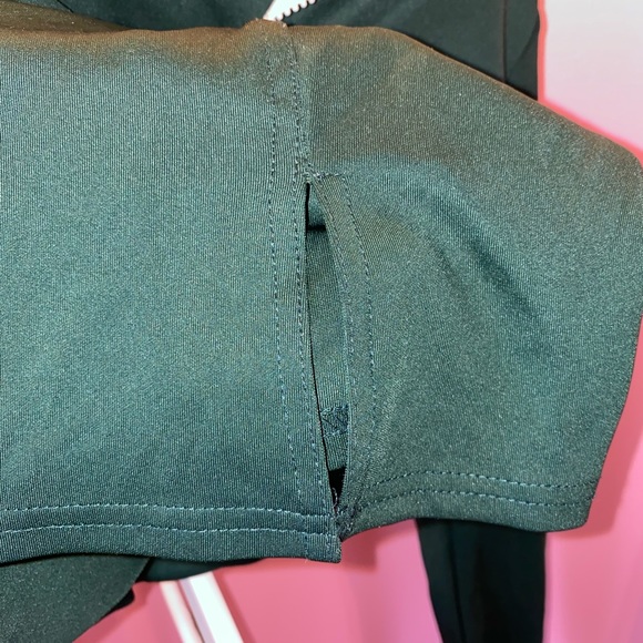 Athletic dress - Picture 3 of 3